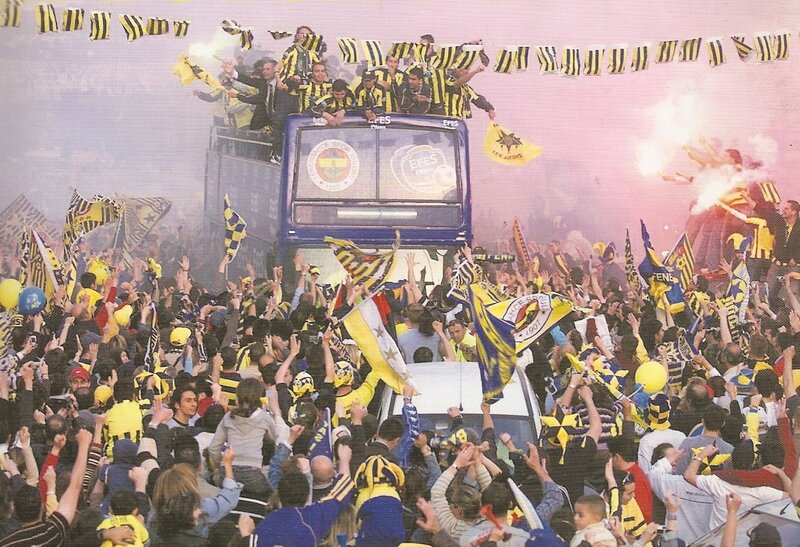 Fenerbahçe fans celebrate