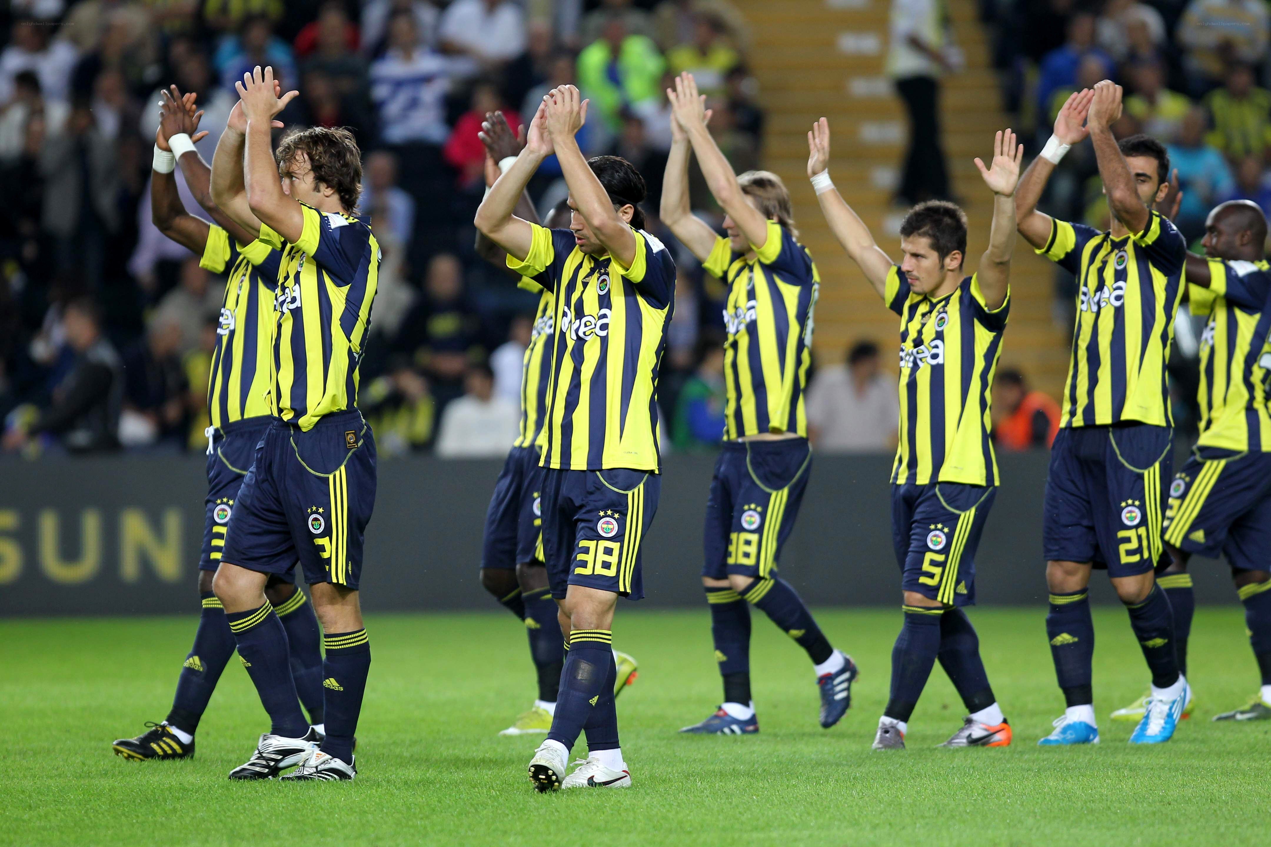 Fenerbahçe players celebrating