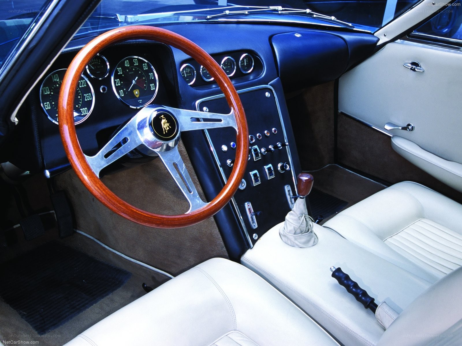Ferrari 275 interior