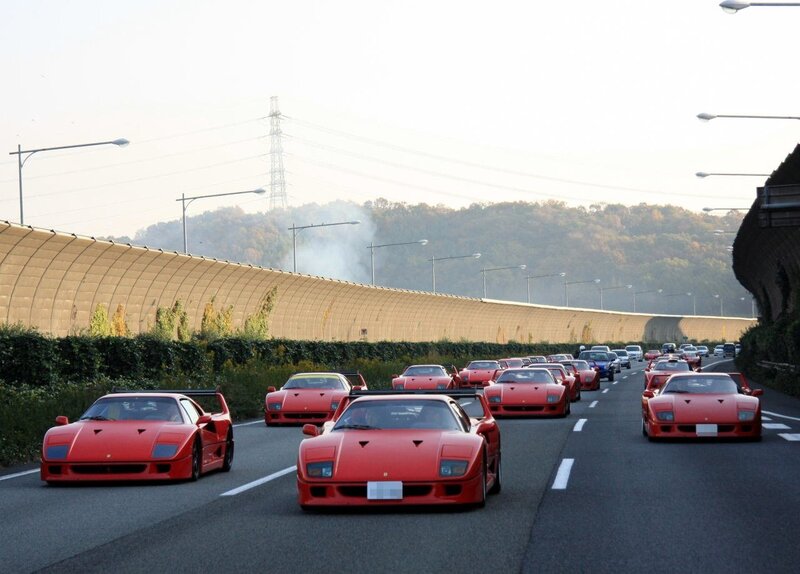 Ferrari F40 convoy on highway