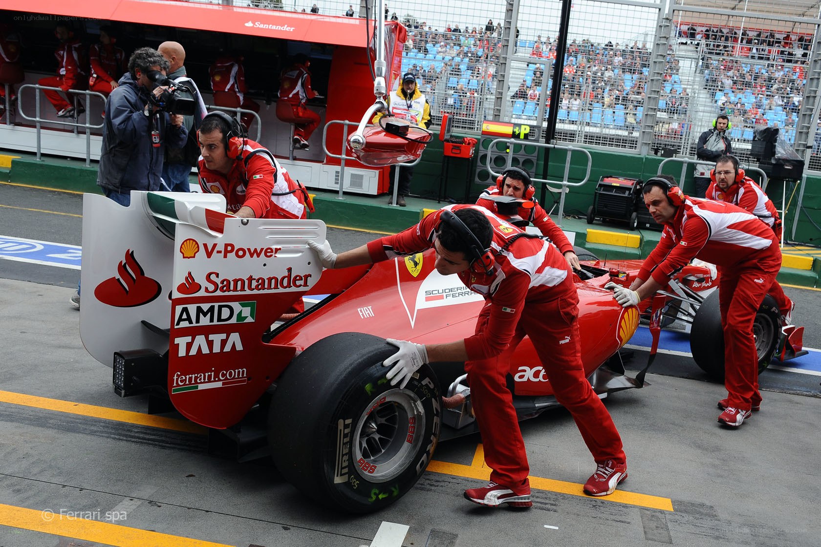 Ferrari pit stop during race