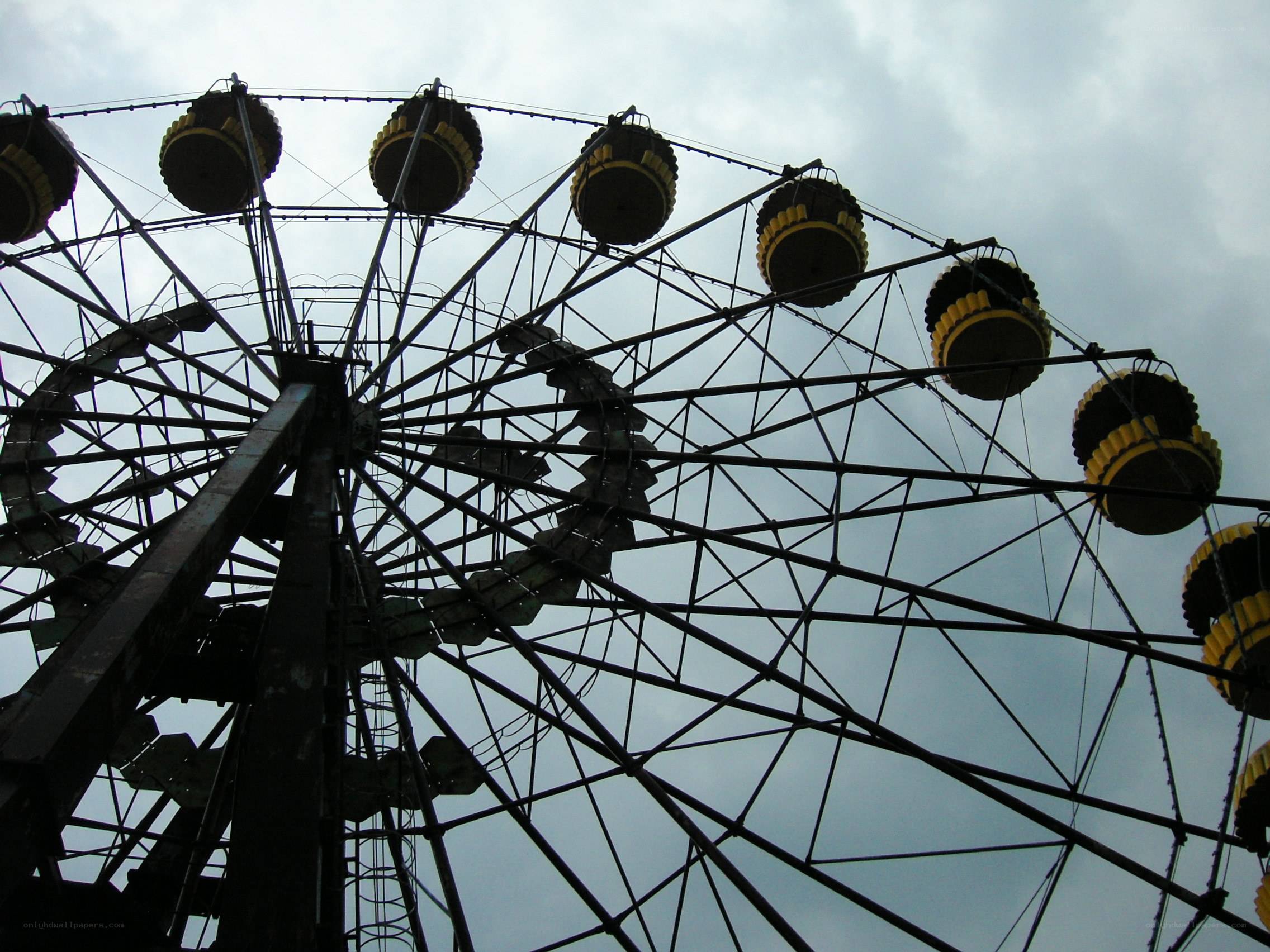 Ferris wheel against cloudy sky