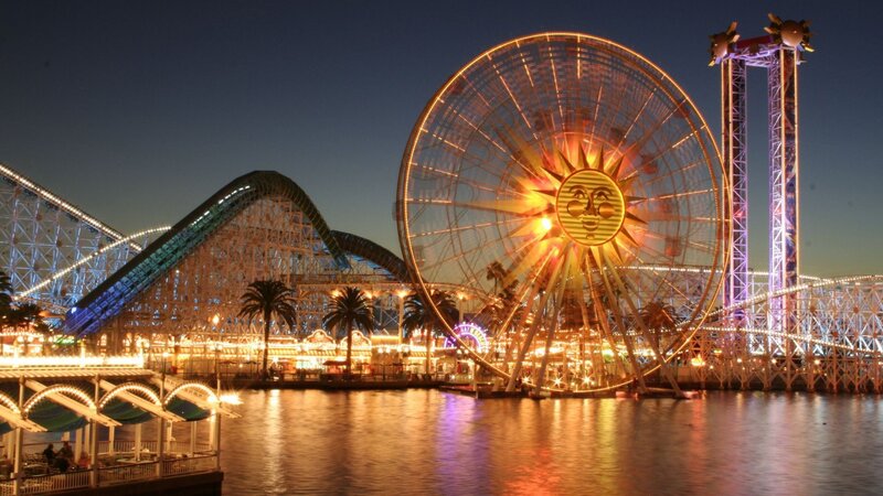 Ferris Wheel at Amusement Park — Yellow, Nocturnal