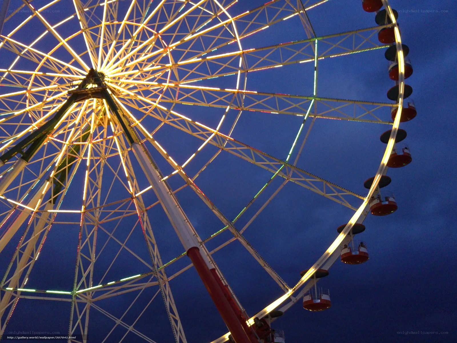 Ferris wheel at dusk