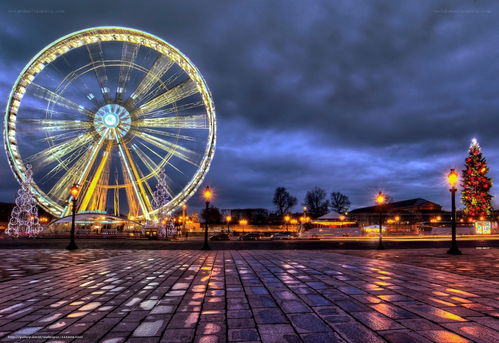 Ferris wheel at dusk