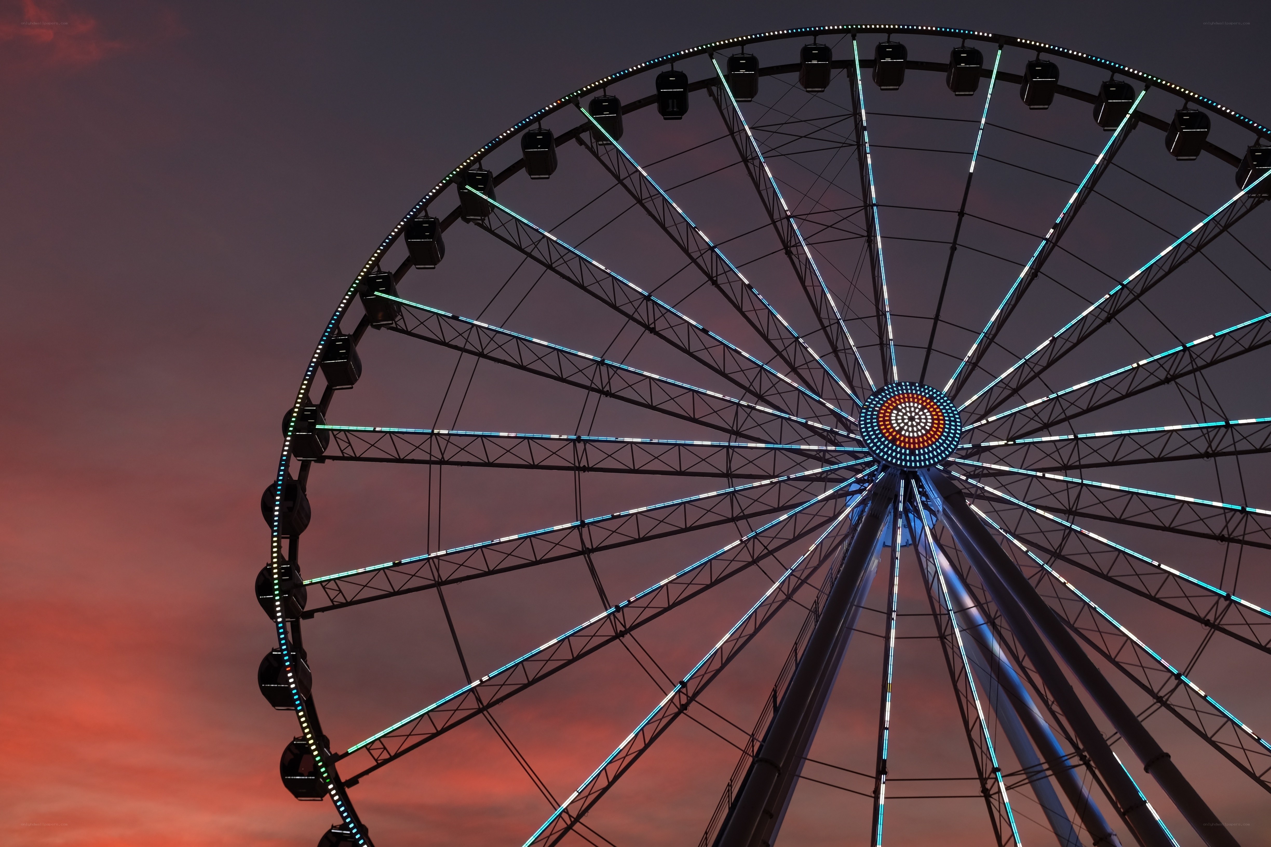 Ferris wheel at dusk