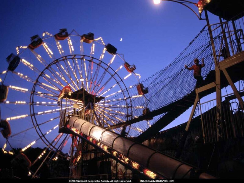 Ferris wheel at dusk