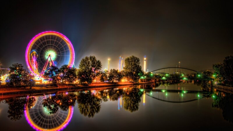 Ferris Wheel at Night — Black