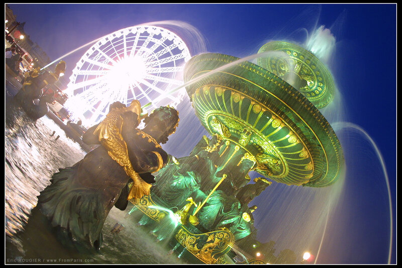 Ferris wheel at night with fountain