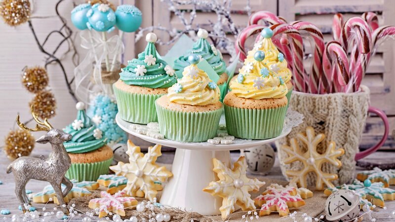 Festive Cupcakes and Cookies — Green