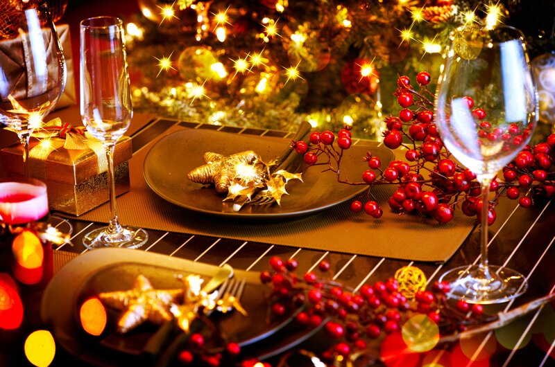Festive Dinner Table — Gold