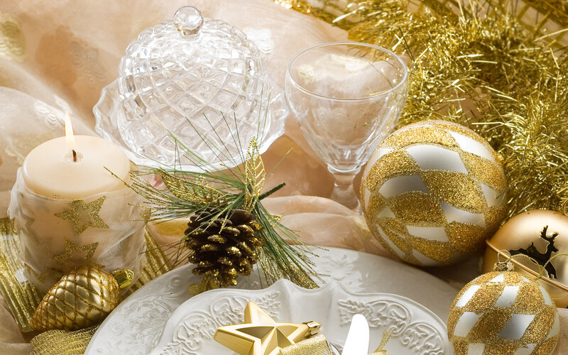 festive holiday table setting