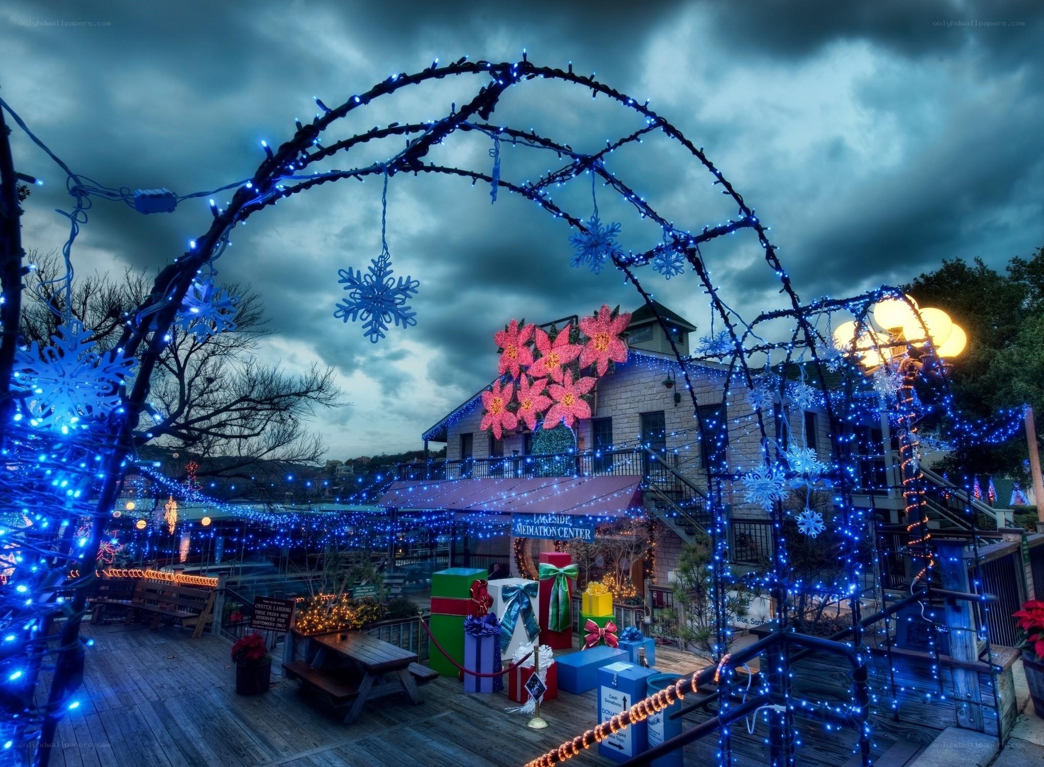 Festive lights at Lakeside Mediation Center