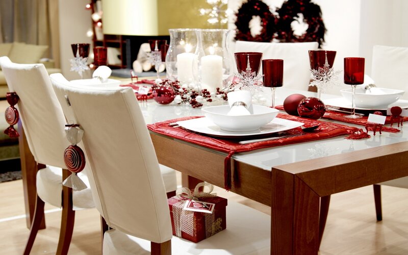 festive red and white table setting