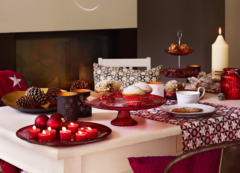 Festive Table Setting — Red, Cozy