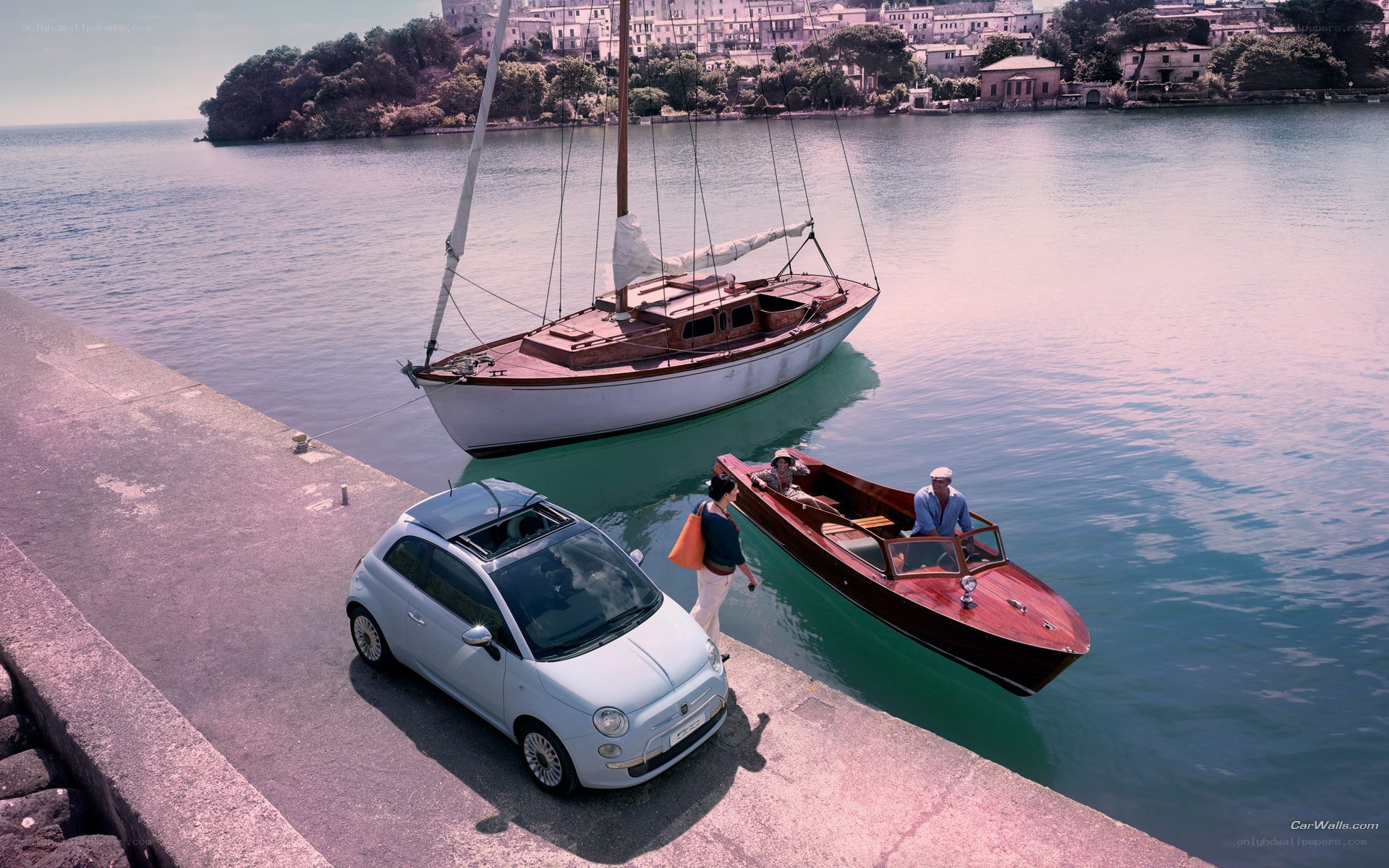 Fiat 500 by the harbor