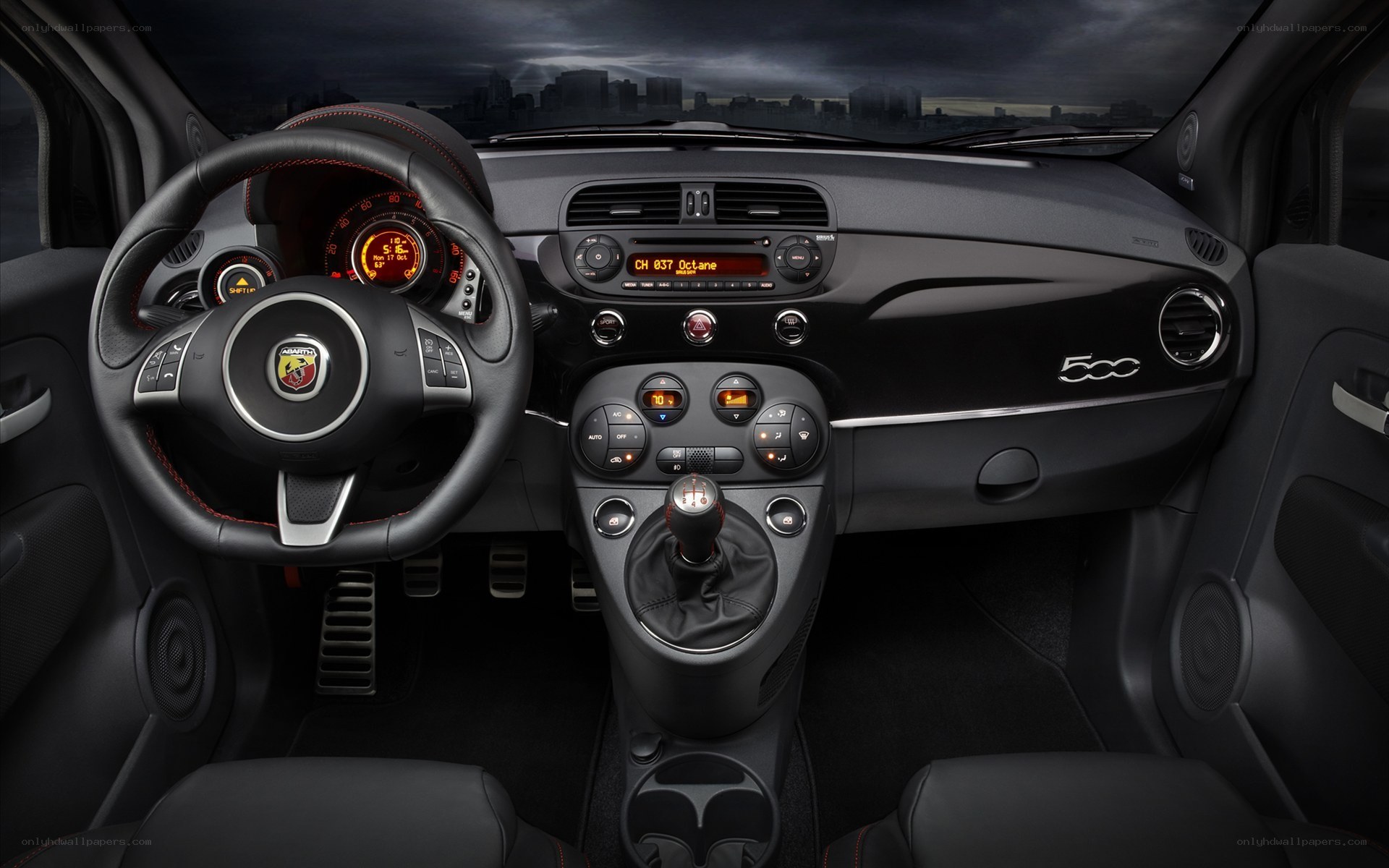 Fiat 500 interior dashboard