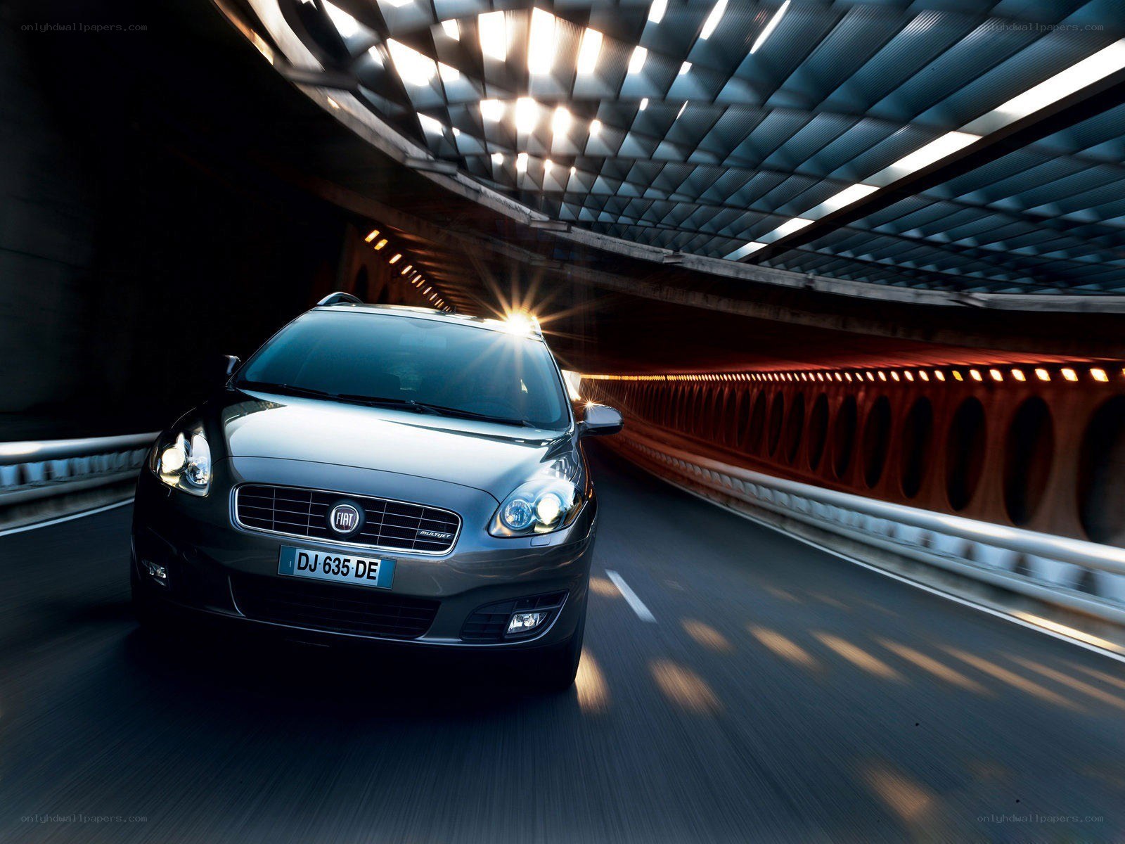 Fiat Brava in tunnel