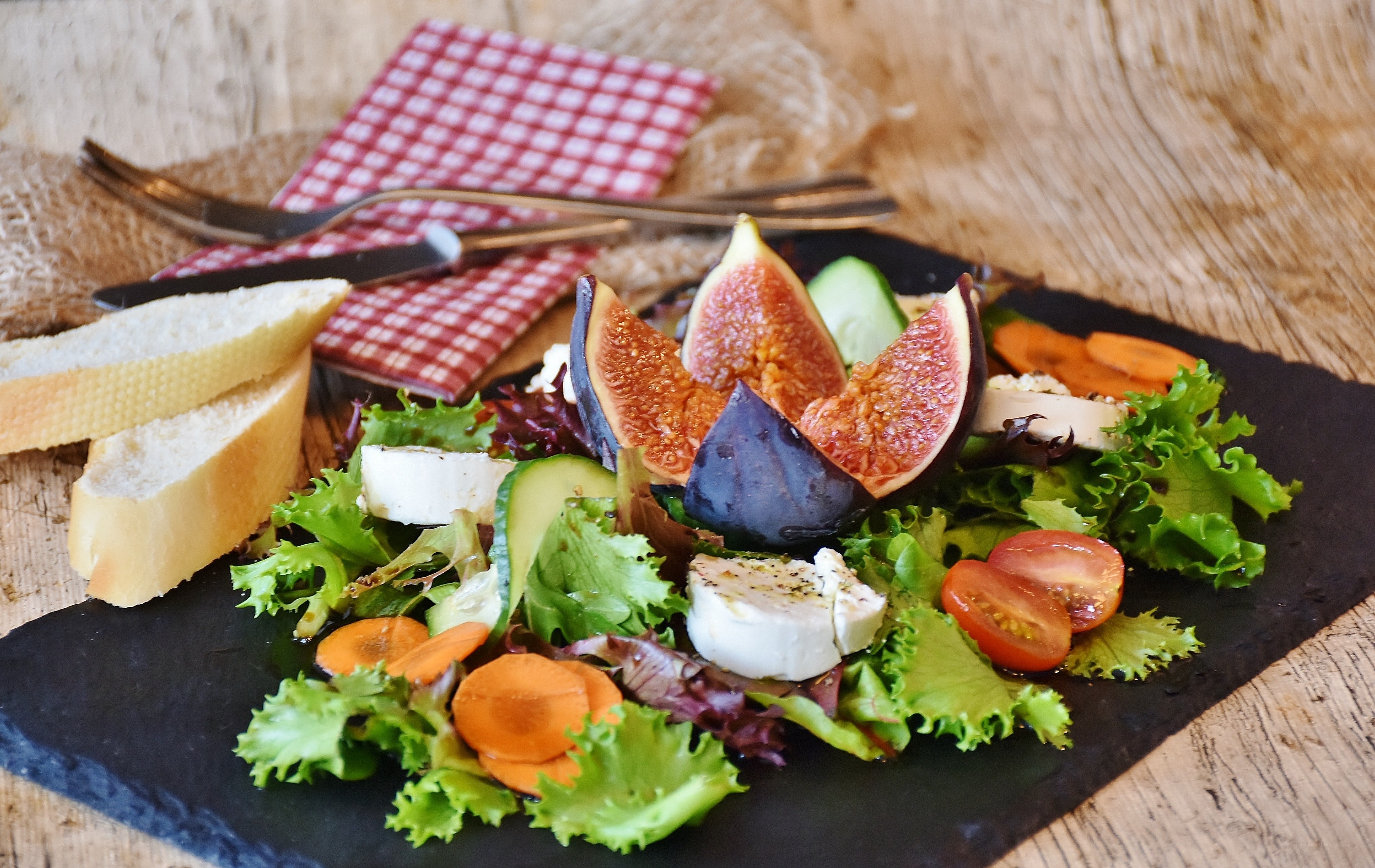 fig and goat cheese salad