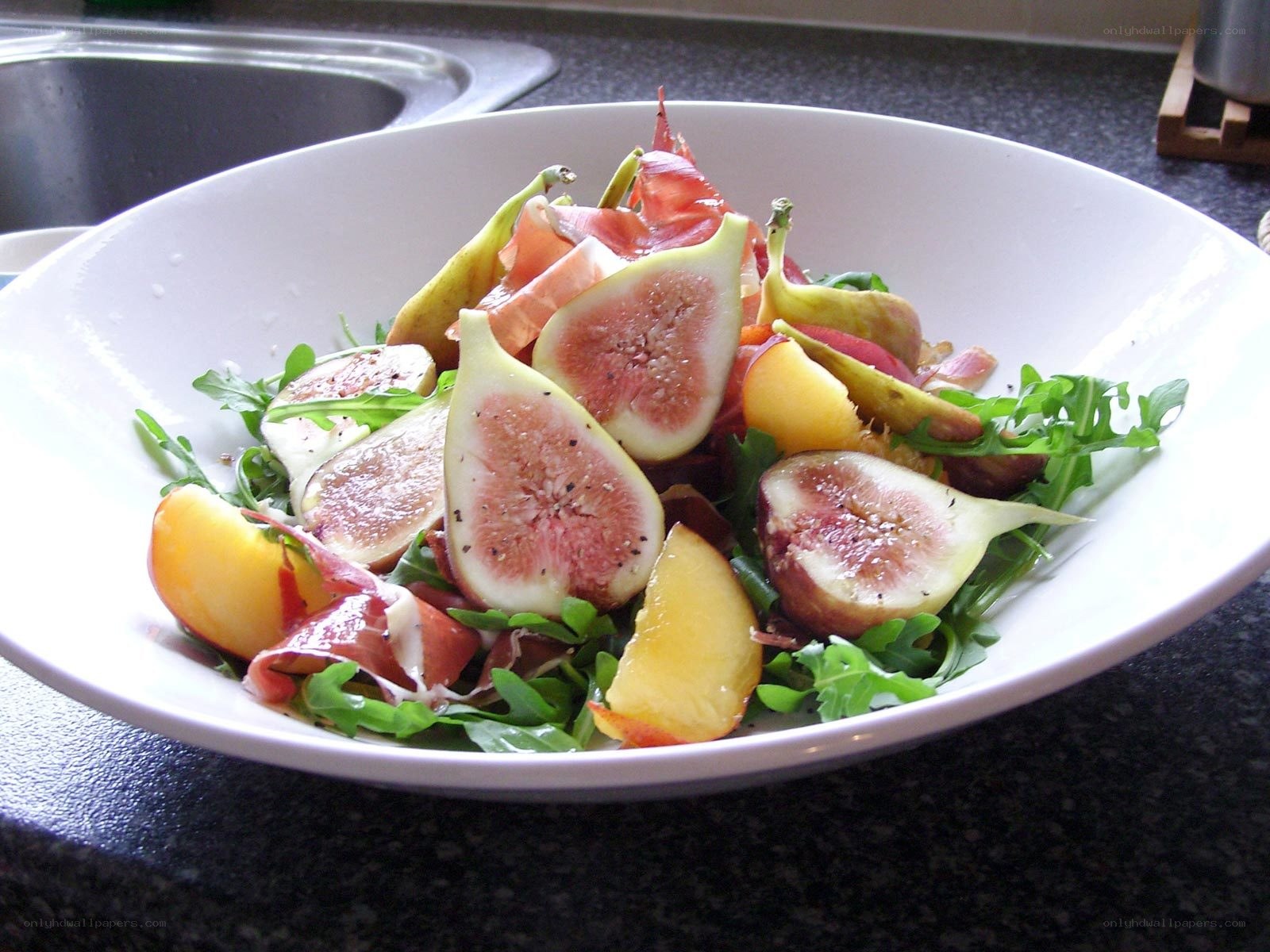 fig and prosciutto salad