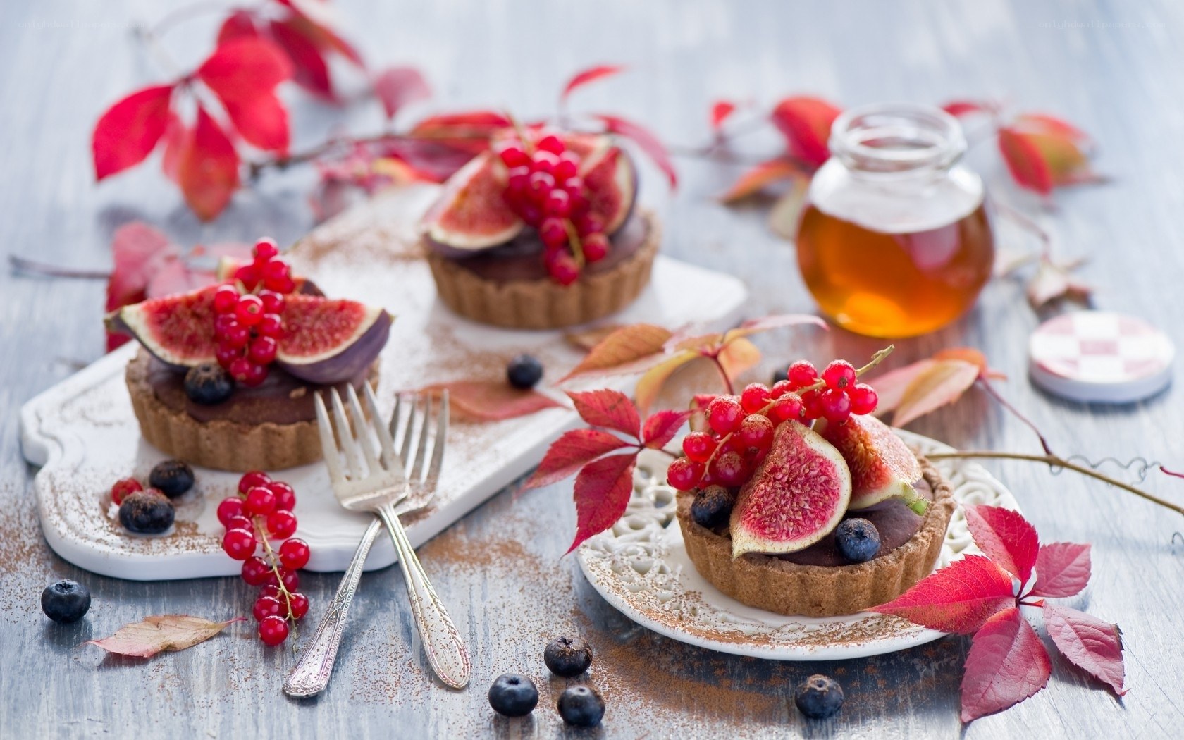 fig tarts with berries