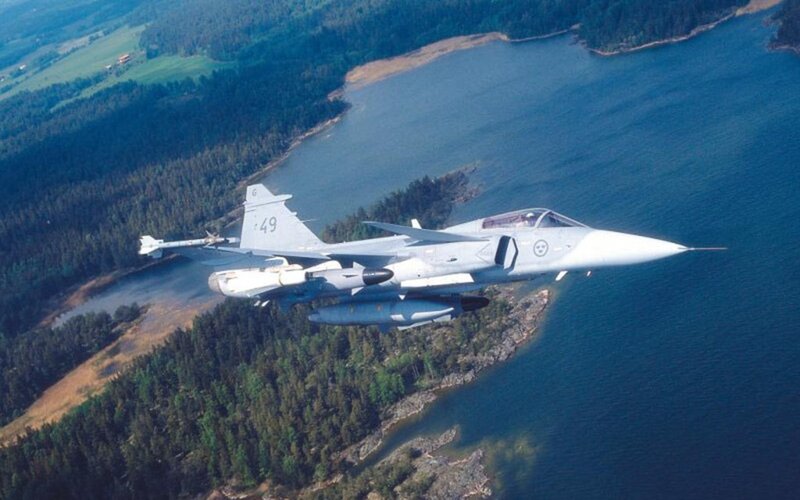 Fighter Jet in Flight — Gray, Aerial, Afternoon