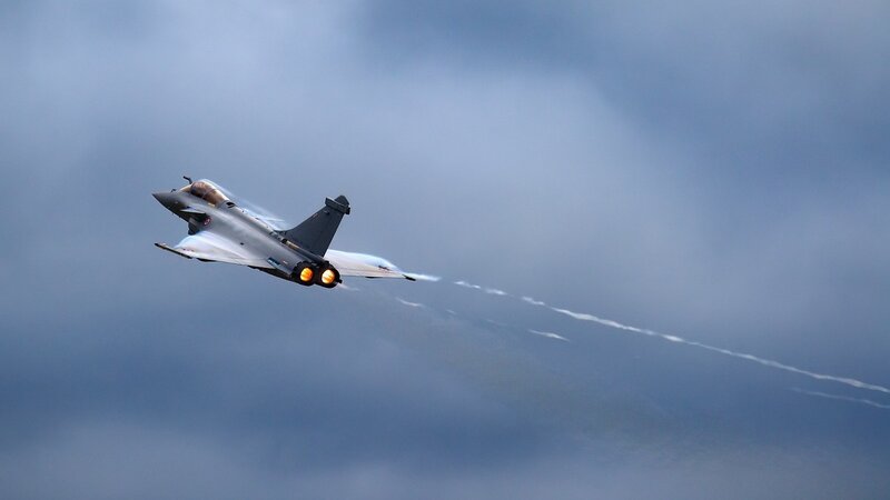 Fighter Jet in Flight — Gray, Dramatic