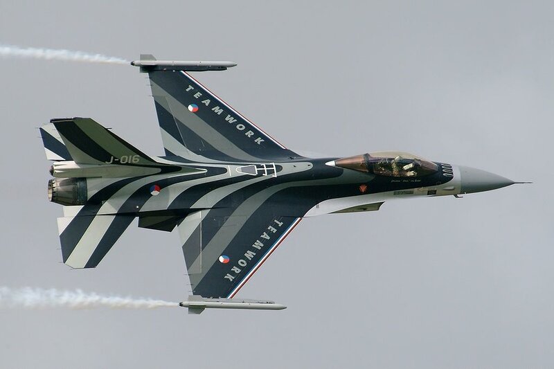 Fighter Jet in Flight — Gray, Dynamic