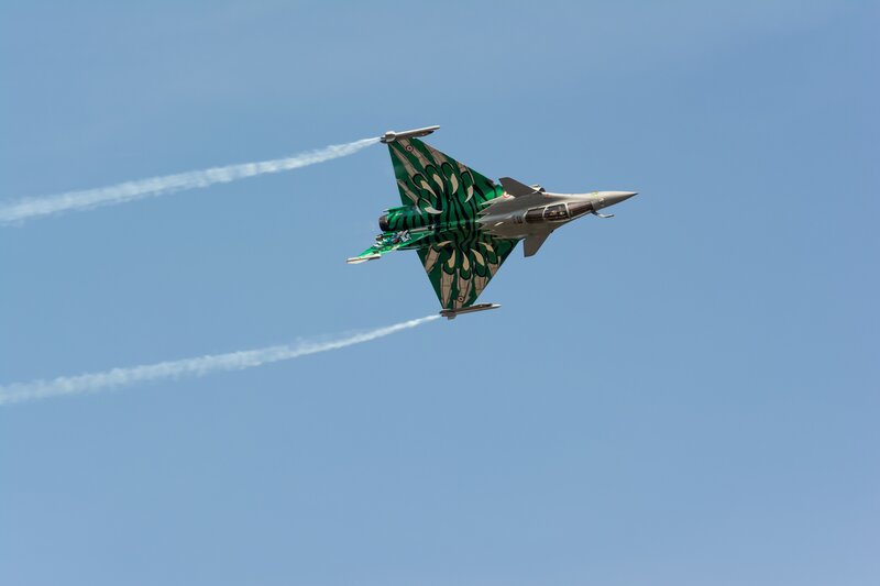 Fighter Jet in Flight — Green, Dynamic