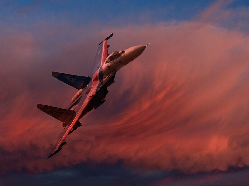 Fighter Jet in Flight — Red