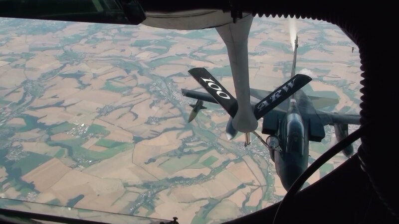 Fighter Jet Refueling — Green