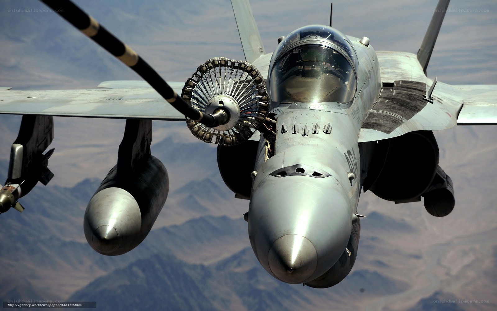 fighter jet refueling in flight