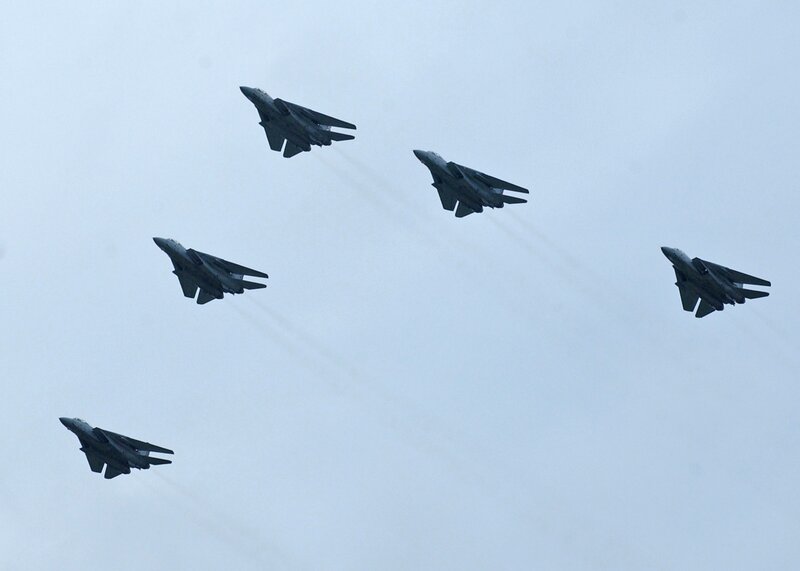 Fighter jets in formation