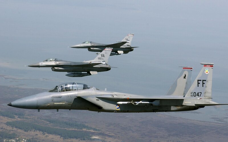 Fighter jets in formation