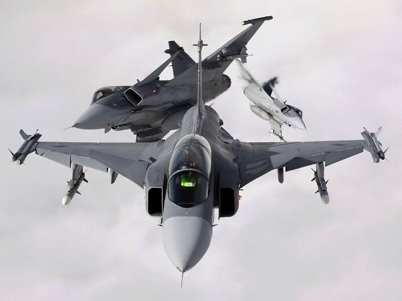Fighter Jets in Formation — Gray