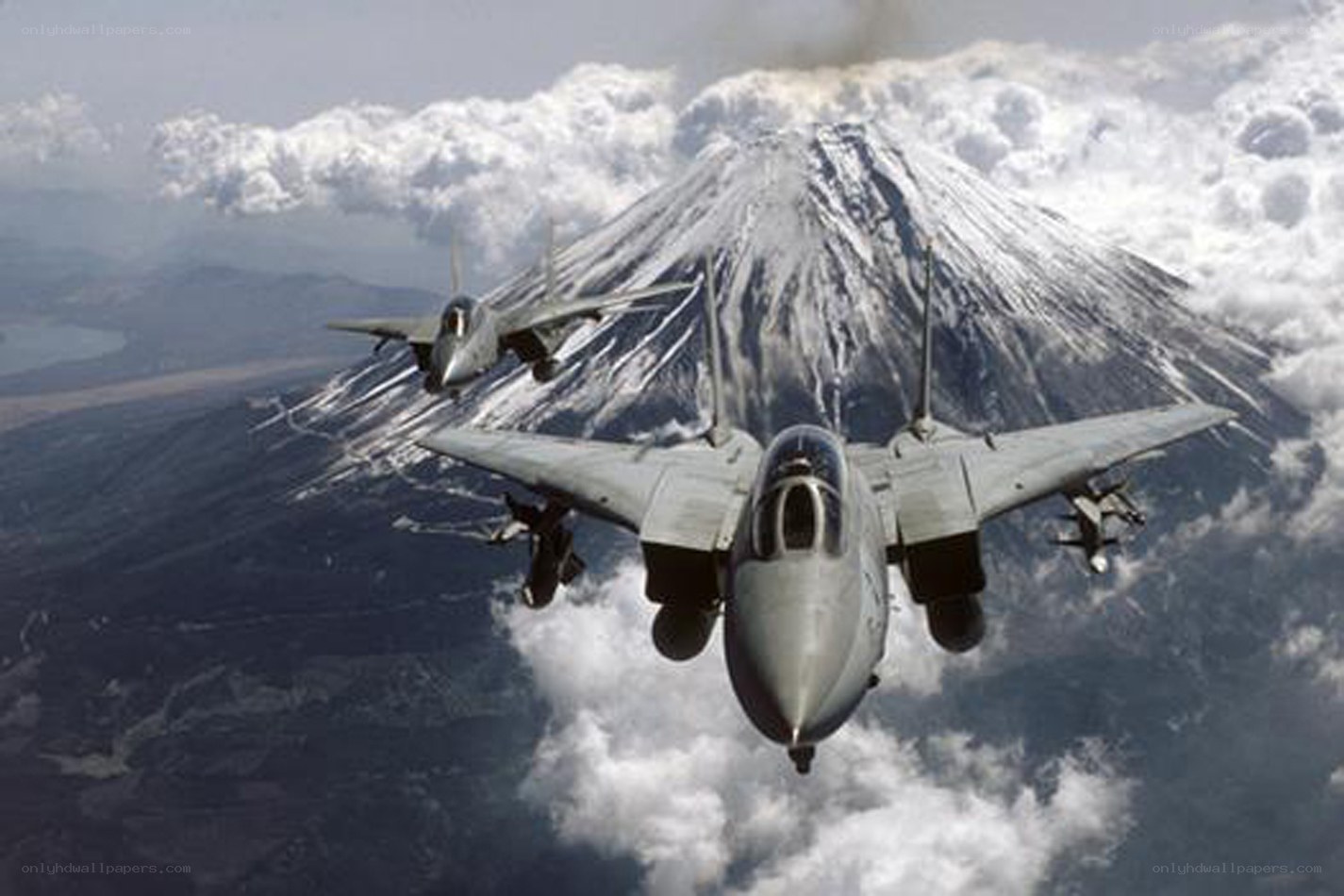 Fighter jets over Mount Fuji