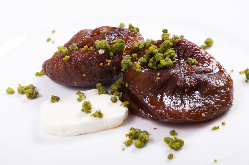 figs with goat cheese and pistachios