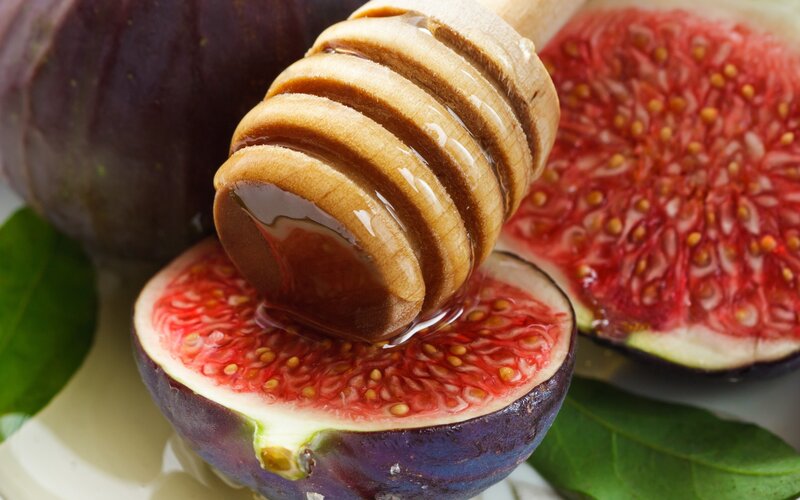 Figs with Honey Drizzled