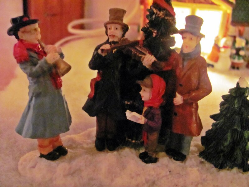 Figurine Carolers in Snow