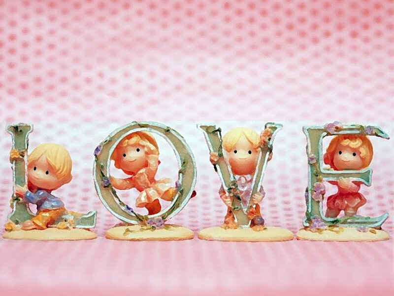 Figurines Spelling Love