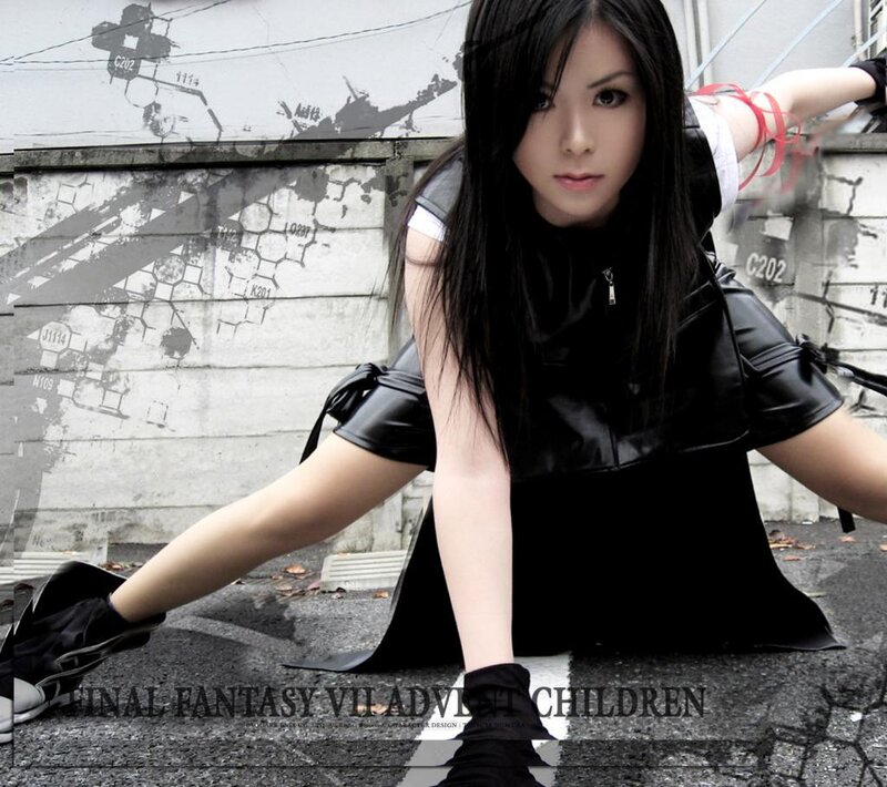 Final Fantasy VII Advent Children cosplayer