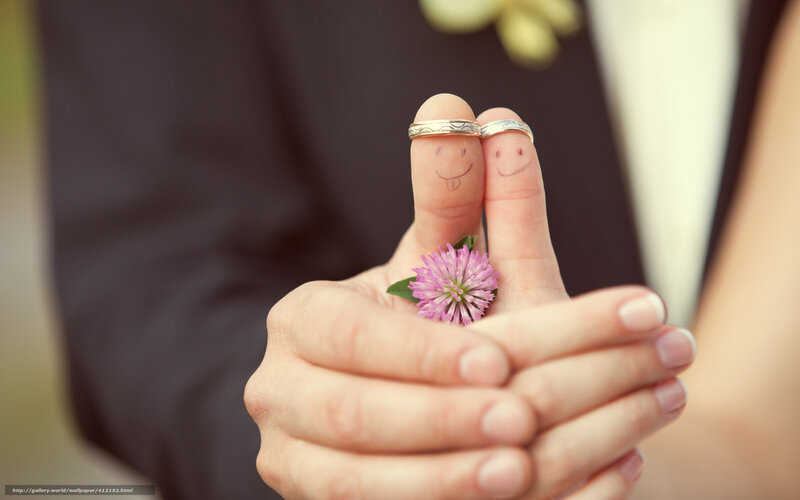 Fingers with rings and flower