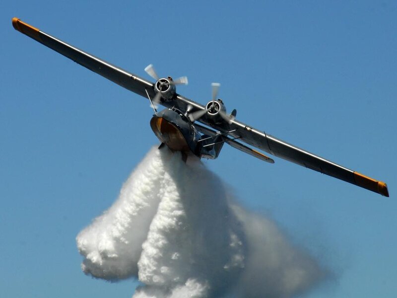 Firefighting plane dropping water