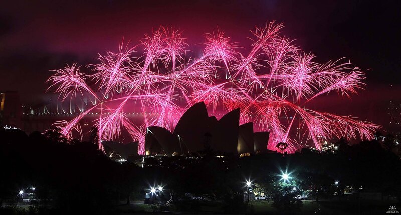 Fireworks over Sydney Opera House