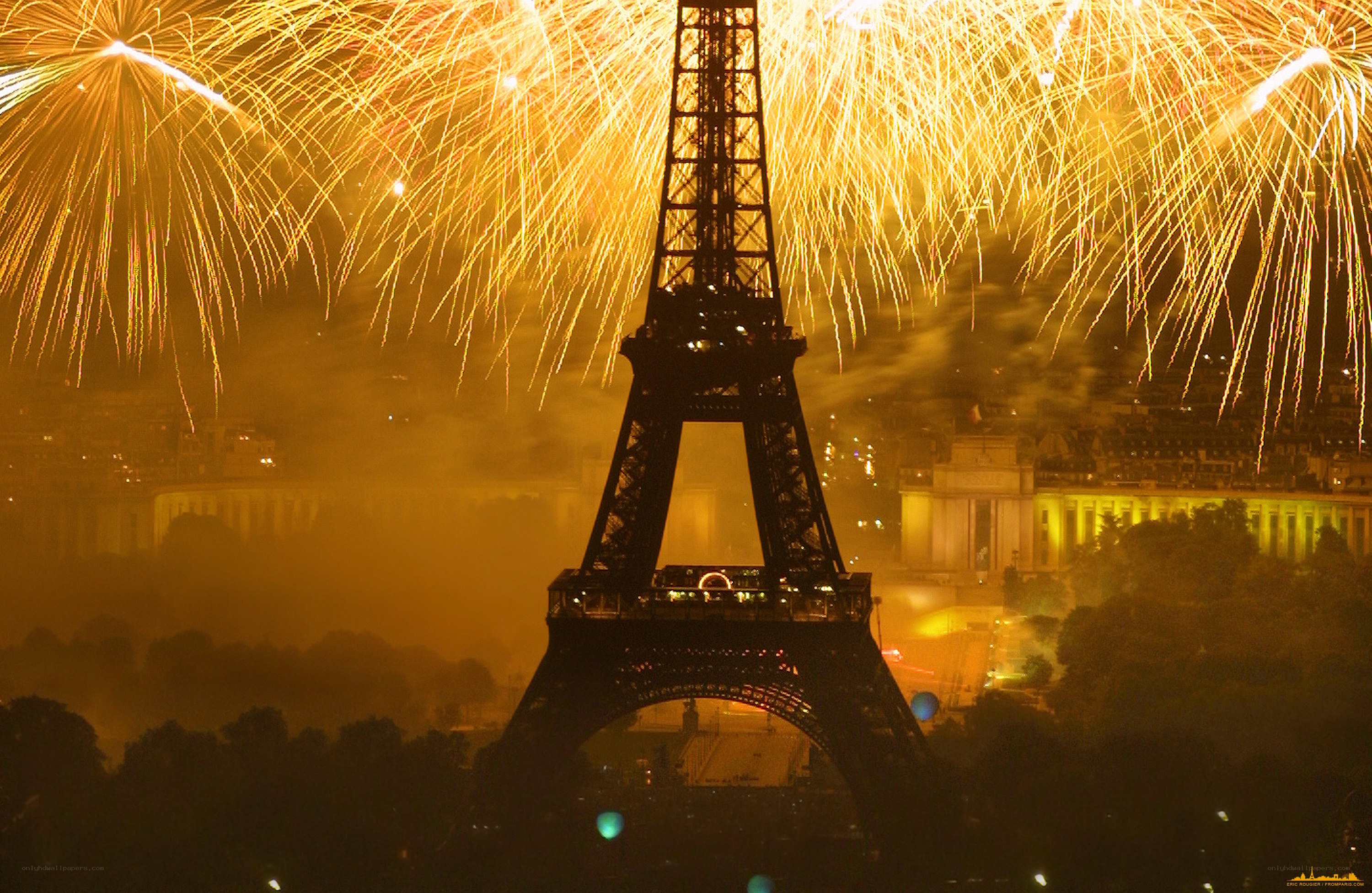 Fireworks over the Eiffel Tower