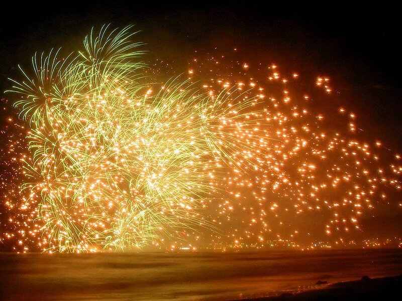 Fireworks over Water — Green, Dramatic