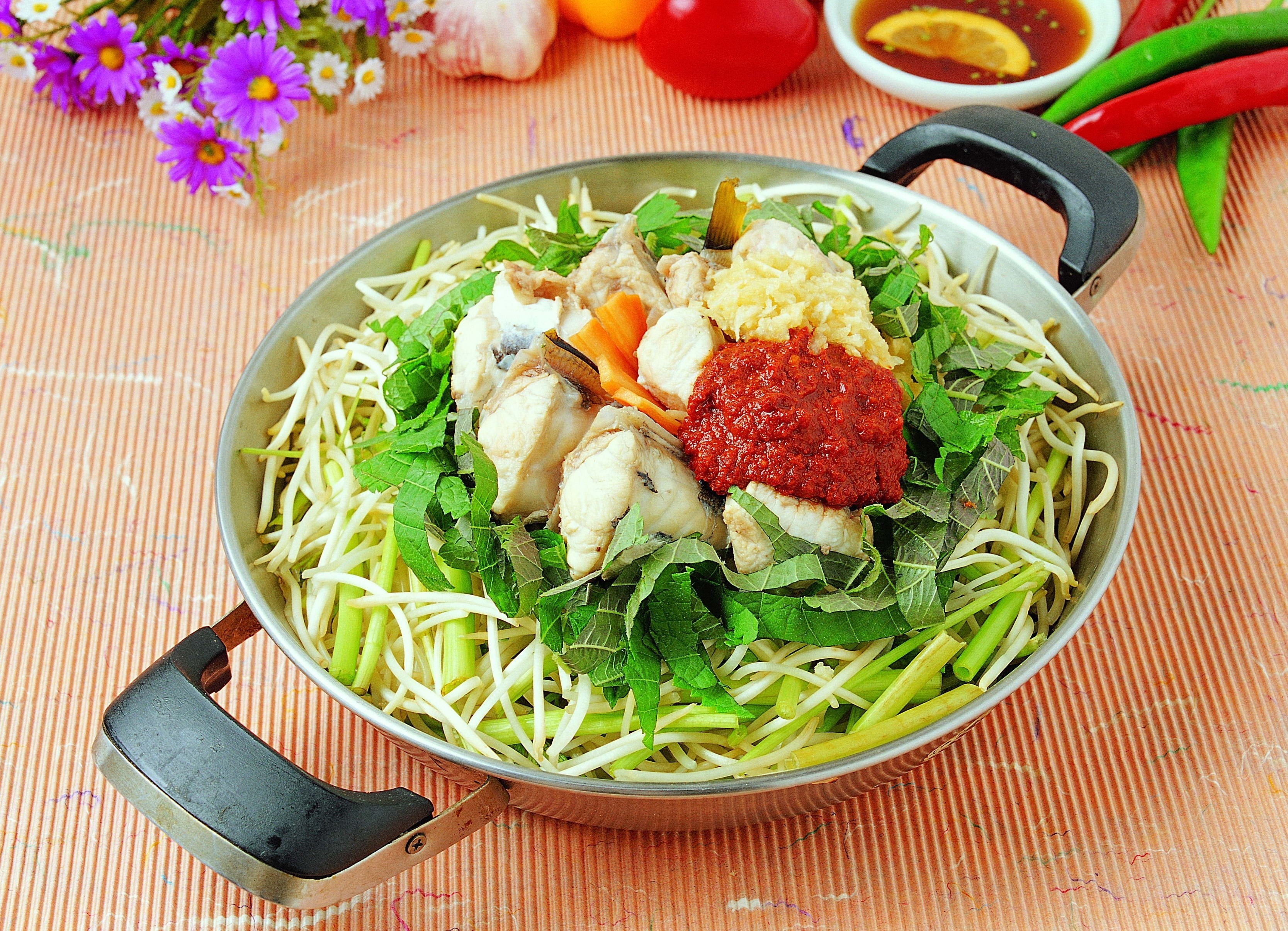 Fish and vegetable hot pot