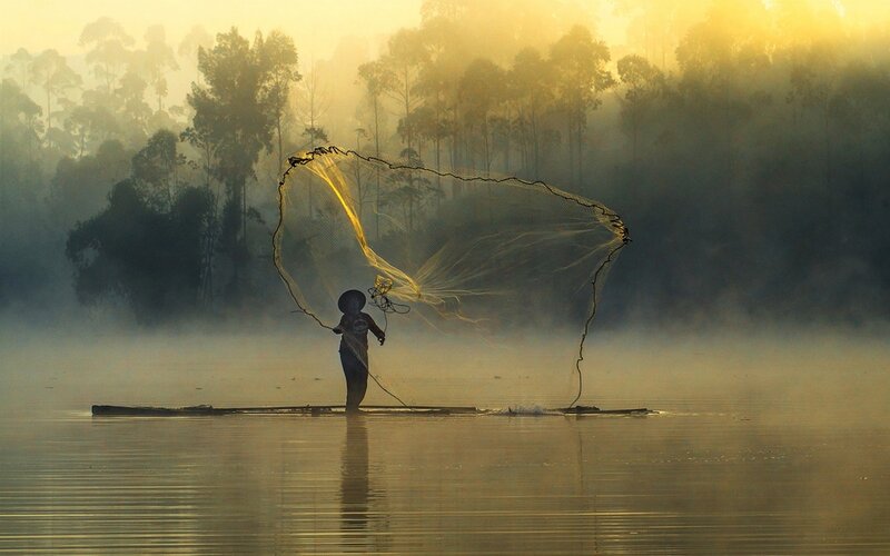 Fisherman Casting Net — Gold, Serene