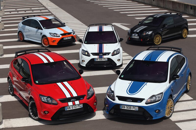 Five Ford Focus RS cars in various colors