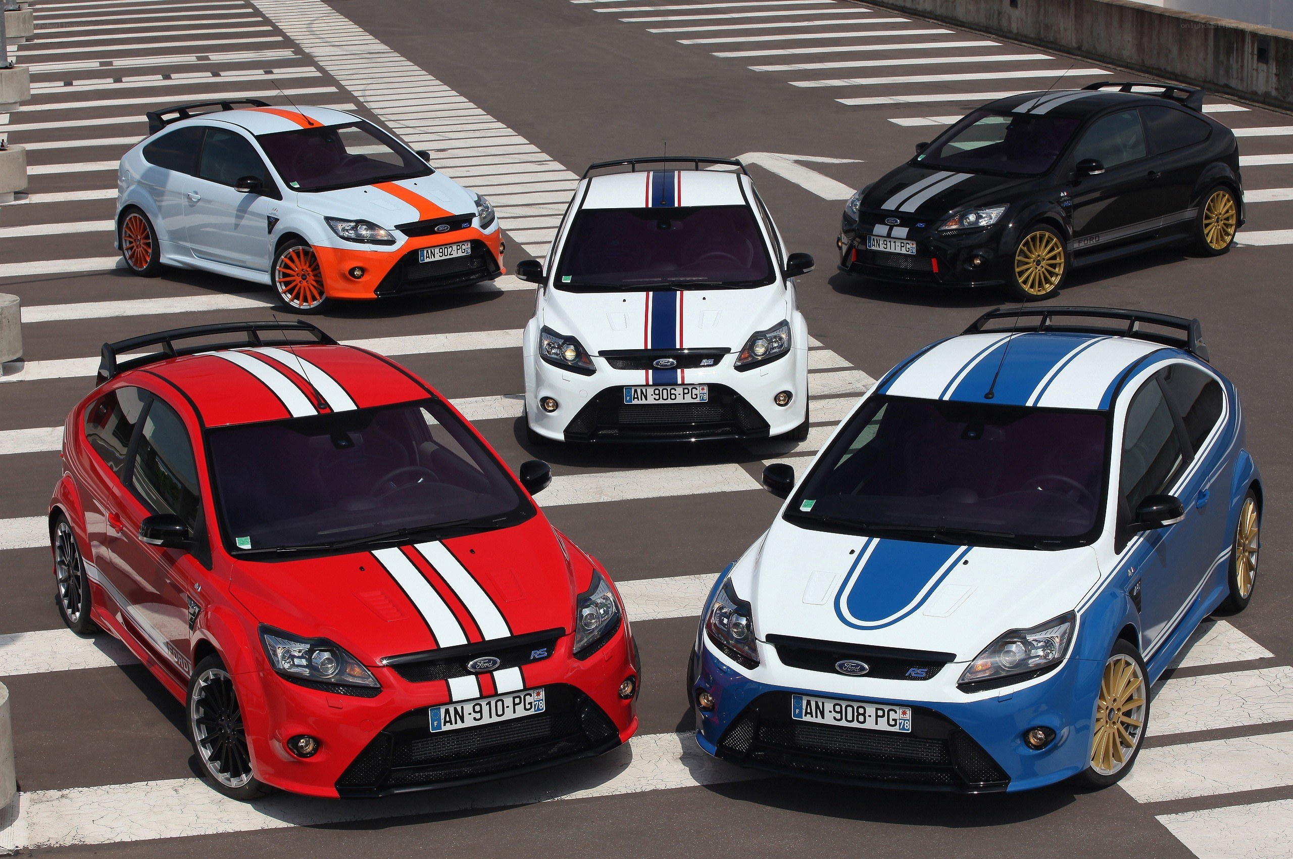 Five Ford Focus RS cars on track